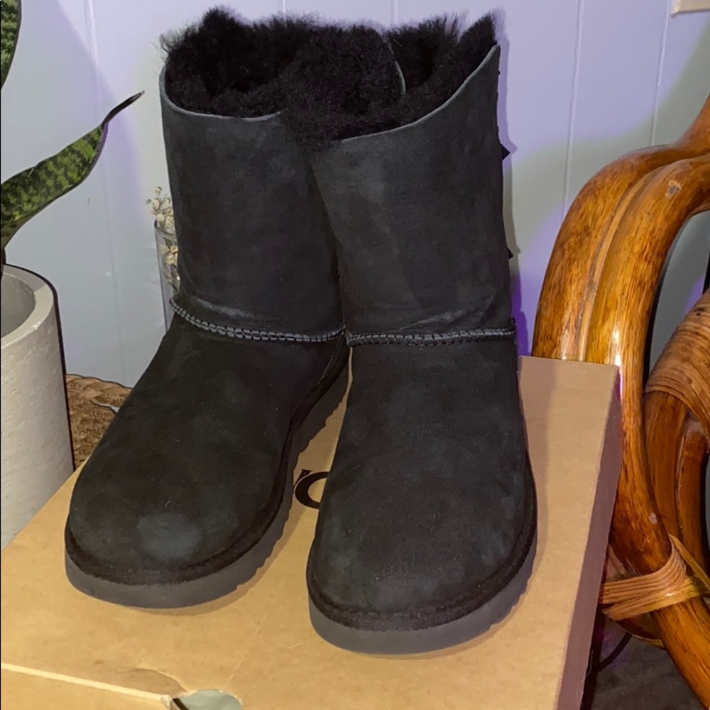 Size 7 Black W Bailey Bow II.